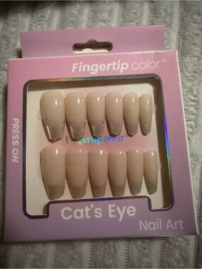 Cat's Eye Press-On Nails - Nude Pink